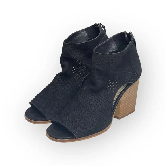 Vince Camuto 𖦹 Bevina Perforated Leather Cut Out Peep Toe Booties 𖦹 Black 8.5M - Picture 7 of 16